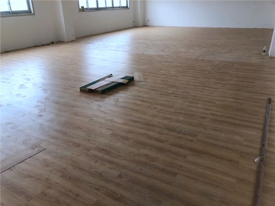 重庆四平汽车座椅厂办公室地胶工程