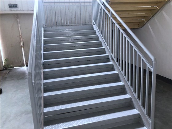 厂房楼梯刷漆