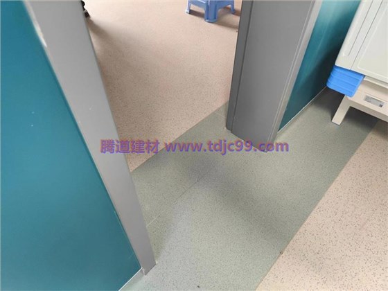 璧山第二人民医院同质透心地胶工程 (1)