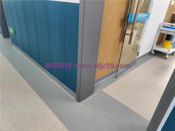 璧山第二人民医院同质透心地胶工程 (12)